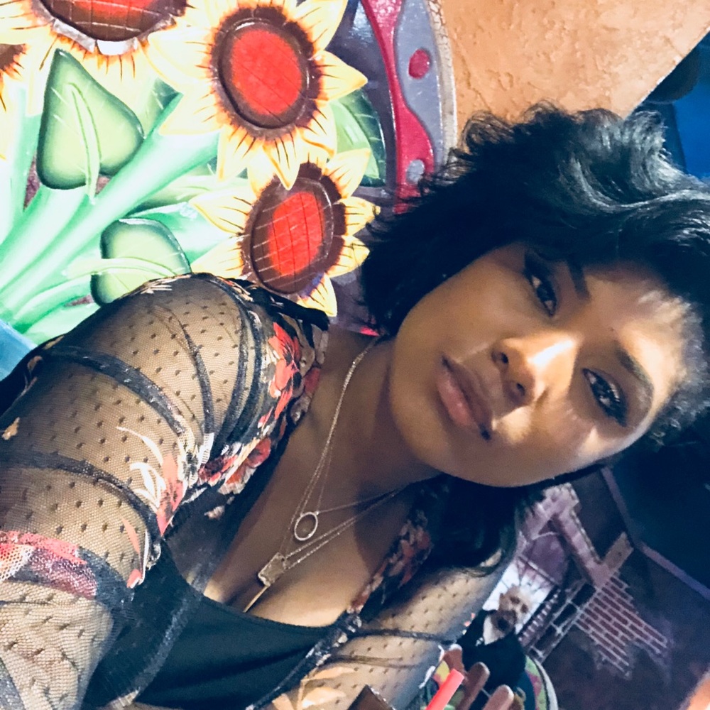 Meet your Posher, Alexis